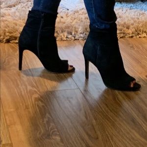 Peep toe 4”stiletto heel ankle Vince Camuto bootie